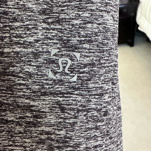 Lululemon Unisex Quarter 1/4 Zip Two Tone Sleeves Heather Grey Black - Picture 6 of 9